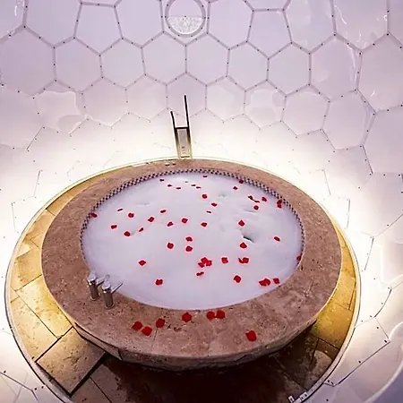 Ahiyan Отель